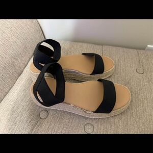 Womens size 6 but fit more like a 7